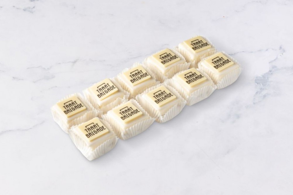 Bestel een Witte Petit Fours